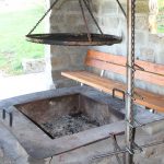 Feuerstelle in der Grillhütte auf dem Köpfle