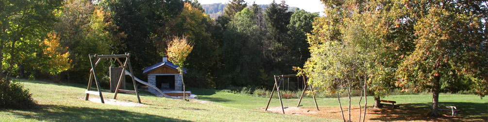 Köpfle mit Grillhütte und Spielgeräten